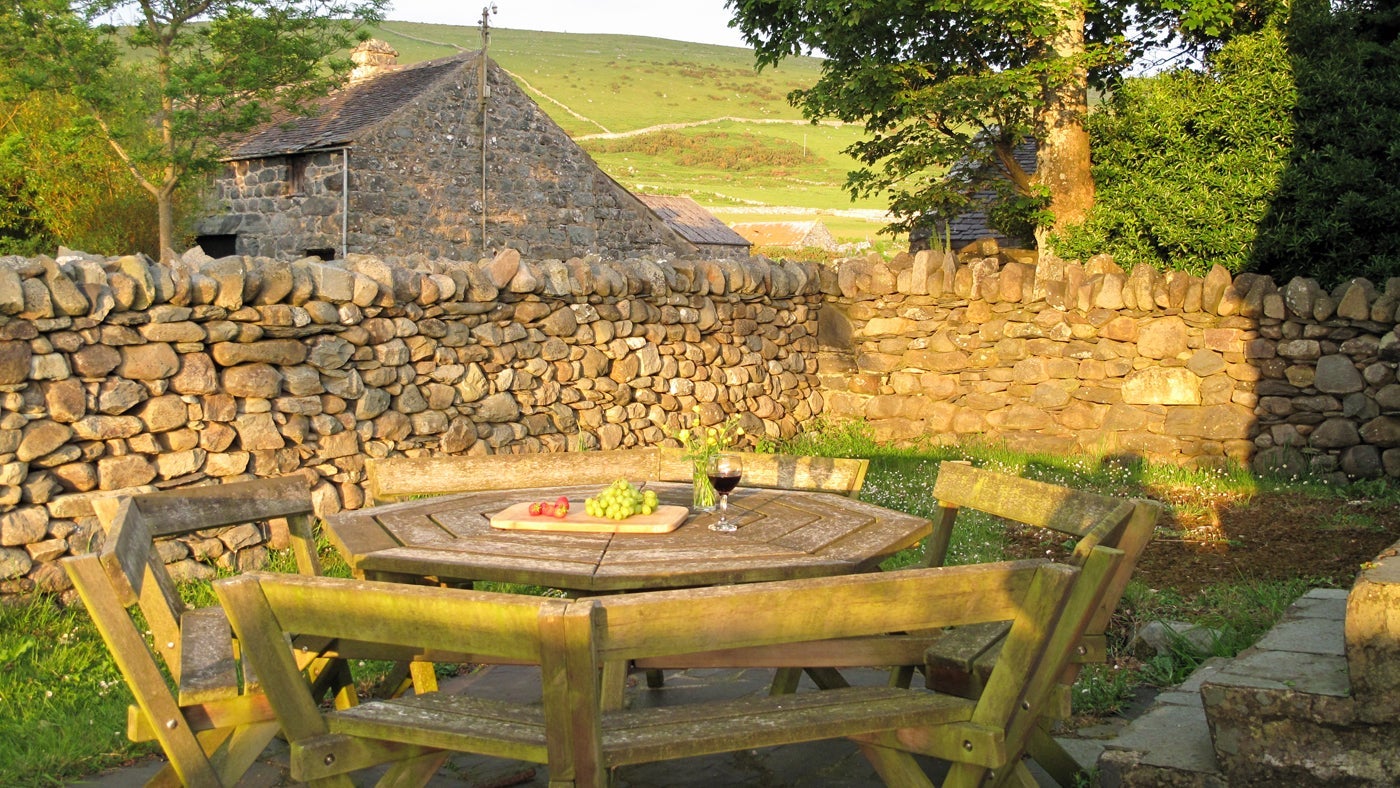 The rear garden area with picnic table at Egryn, Wales