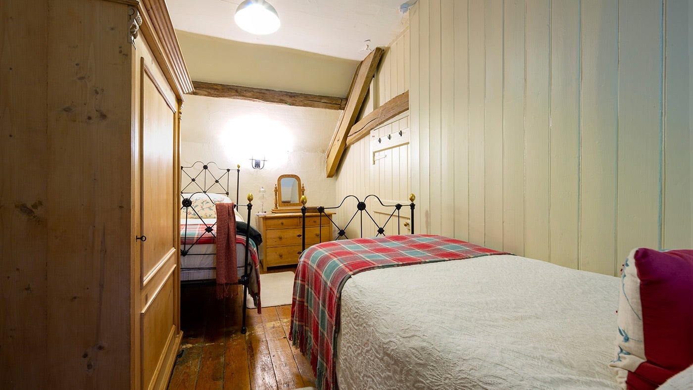 The twin bedroom at Gwernouau Cottage, Betws-Y-Coed, Gwynedd
