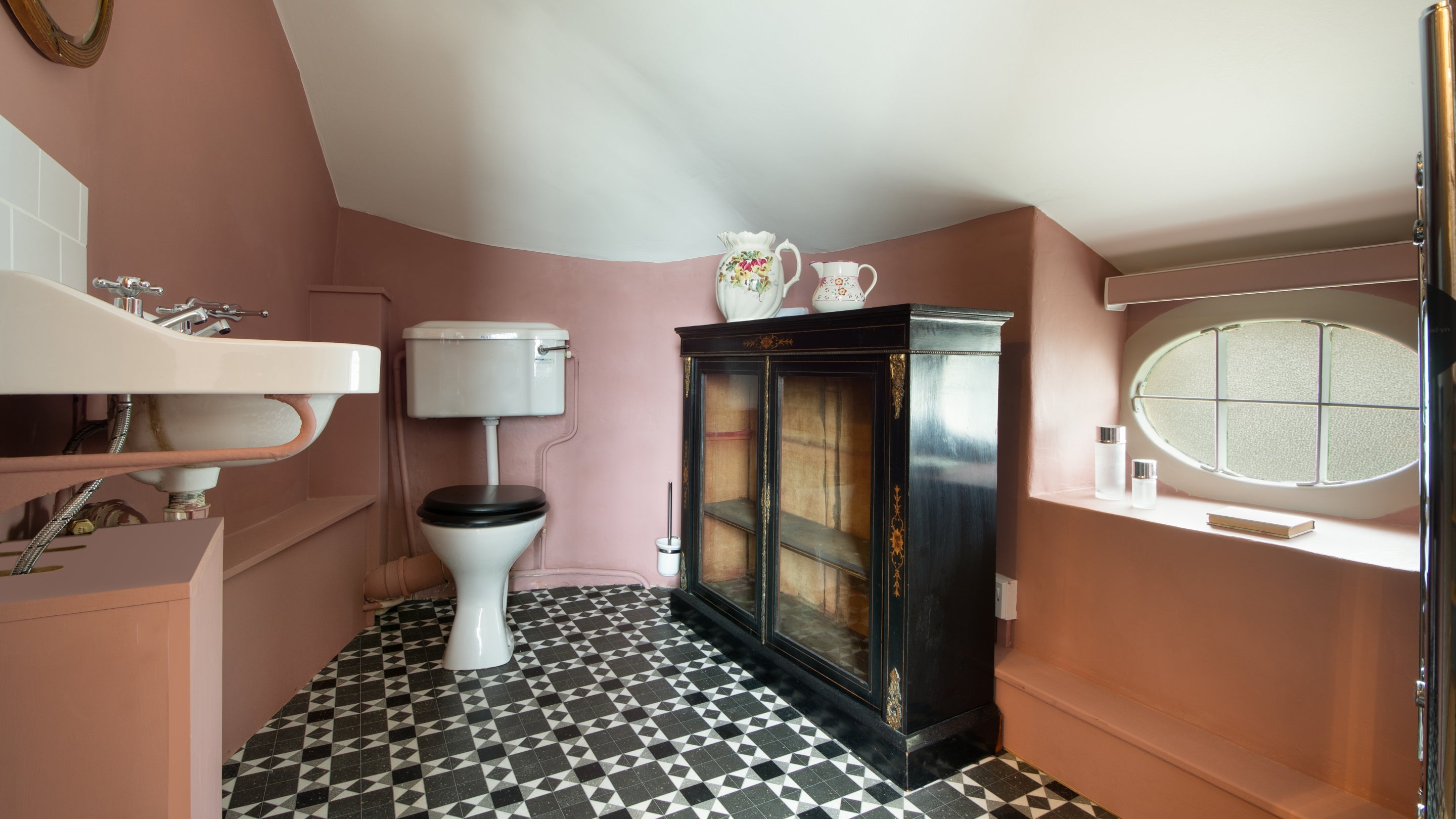 The bathroom at Kymin Round House, Monmouthshire