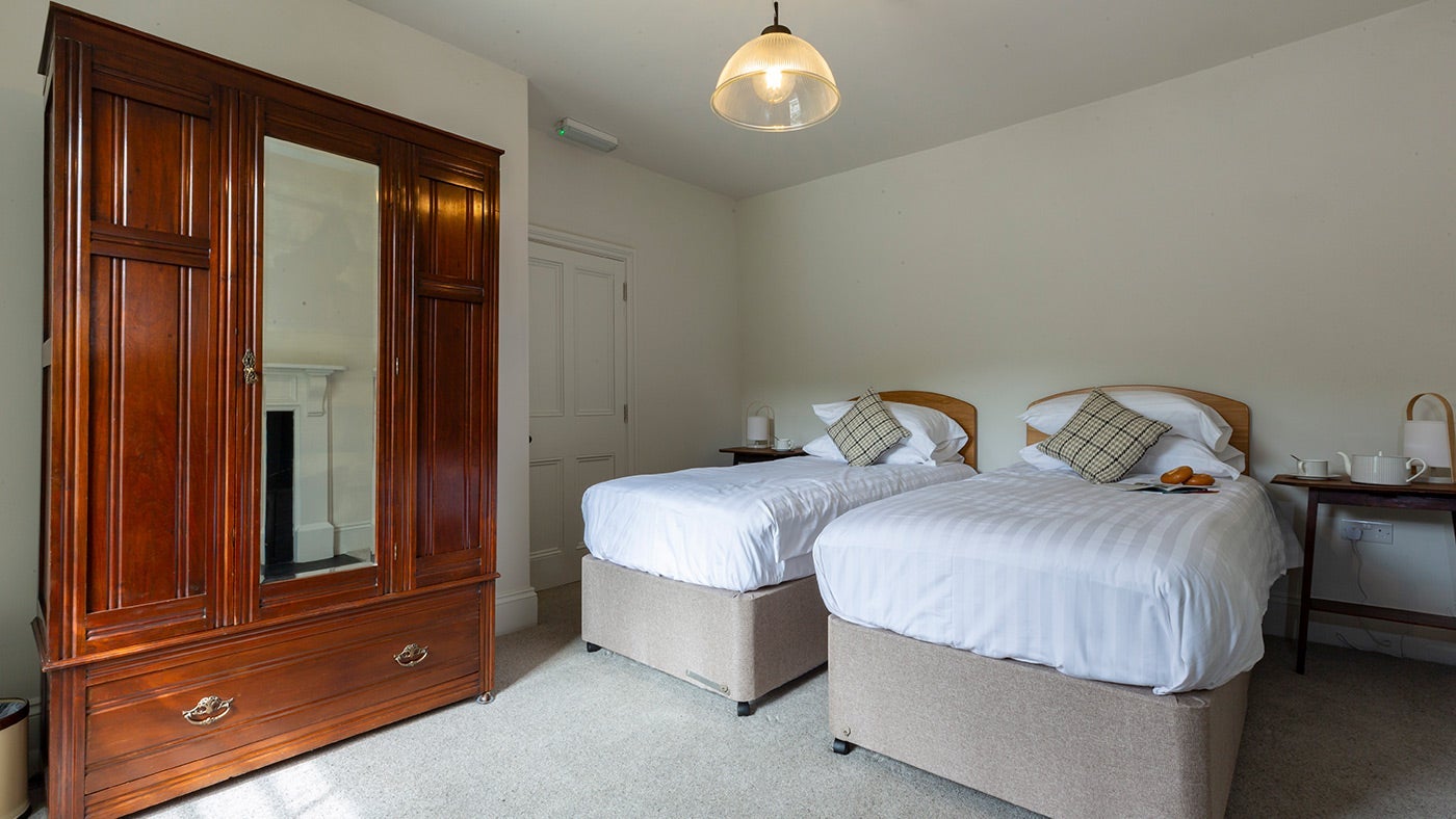 A twin bedroom at Llanborth Farmhouse, Llandysul