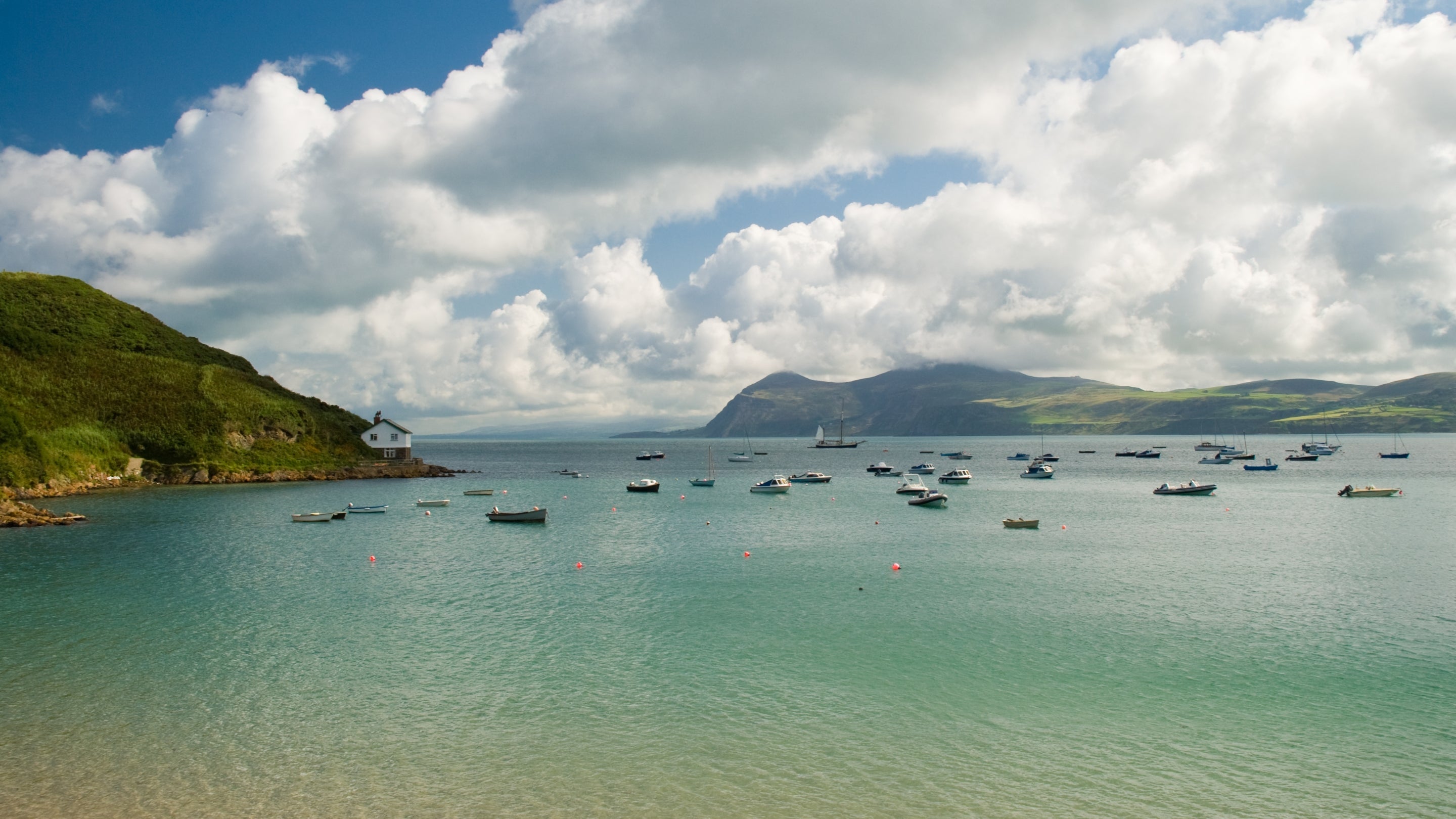 The surrounding area at Moryn and Tri-A-Hanner, North Wales