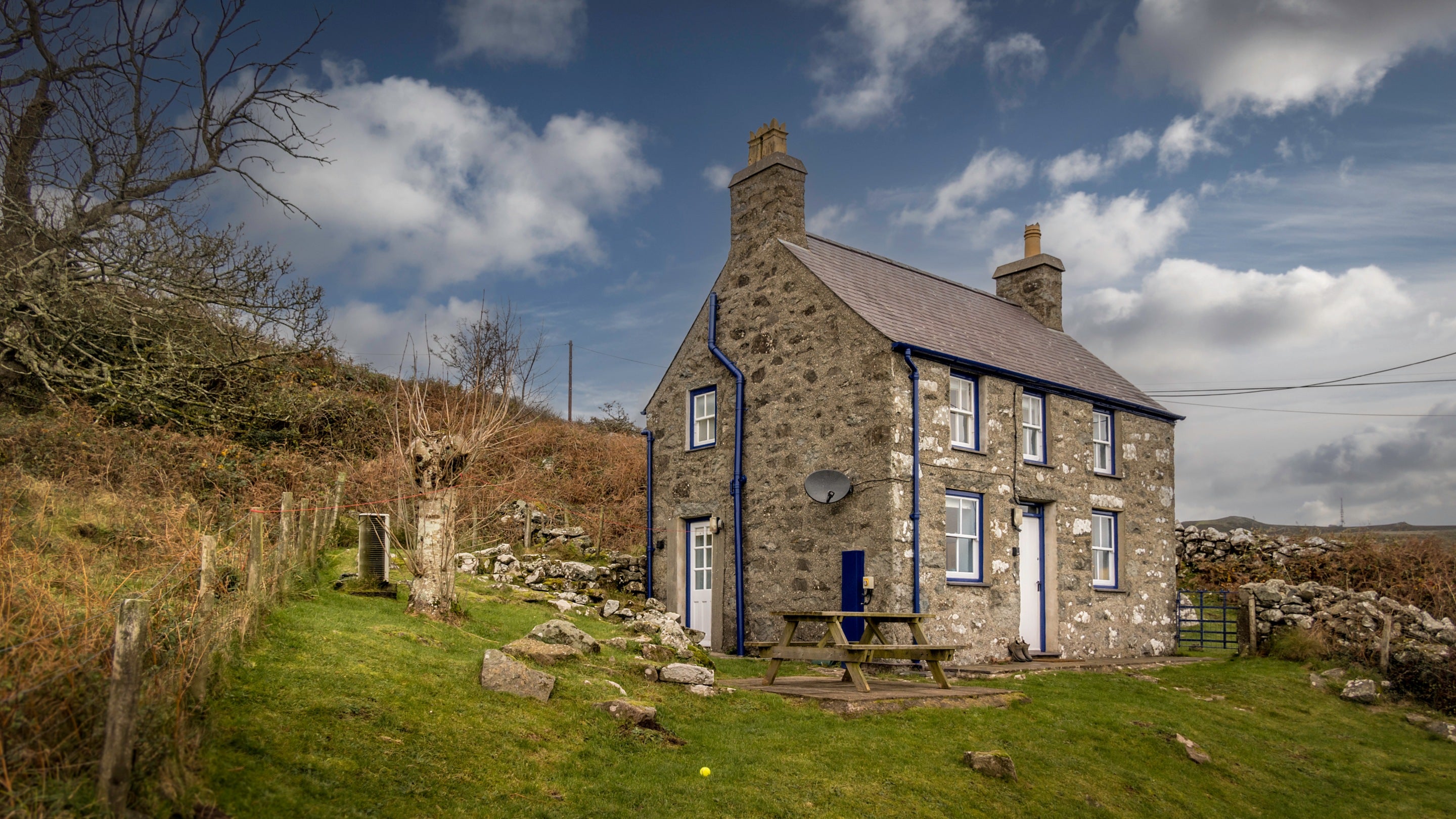 The exterior of Pant Rhiw Cottage, Gwynedd