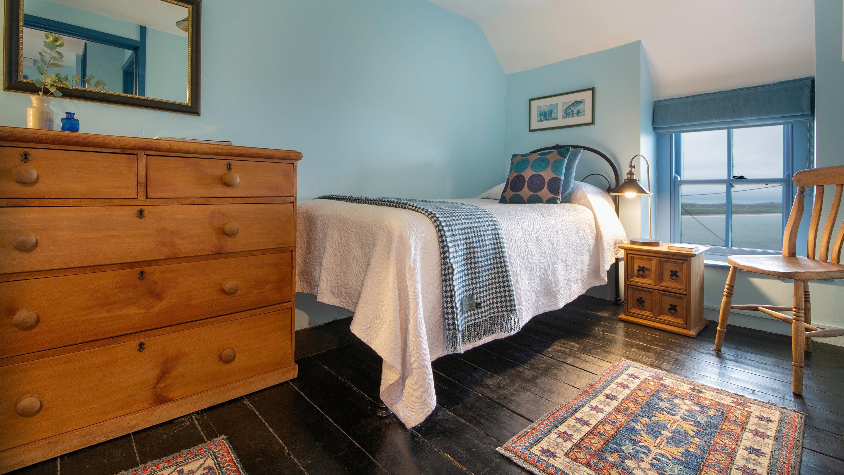 The twin bedroom at Pant Rhiw Cottage, Gwynedd