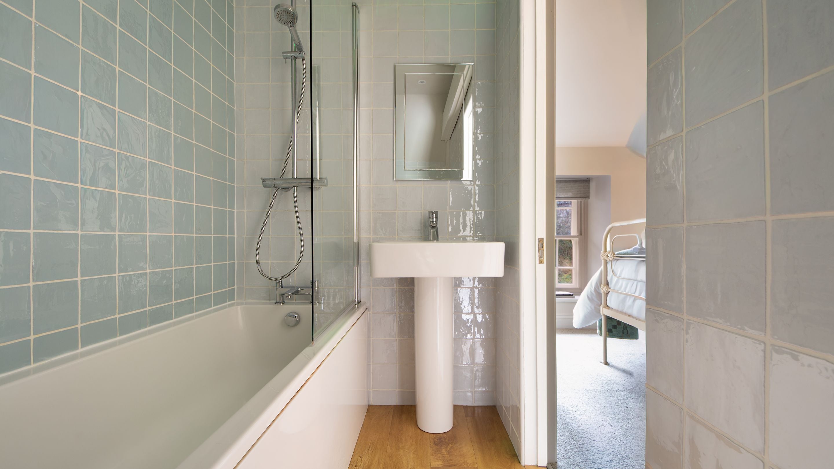 The en-suite bathroom at Penbryn Cottage, Ceredigion