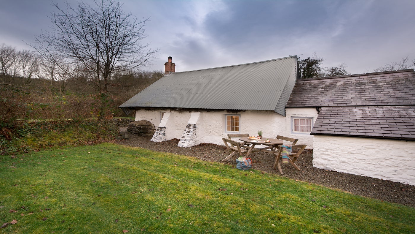 The garden at Pontbrenmydyr, nr Aberaeron, Ceredigion