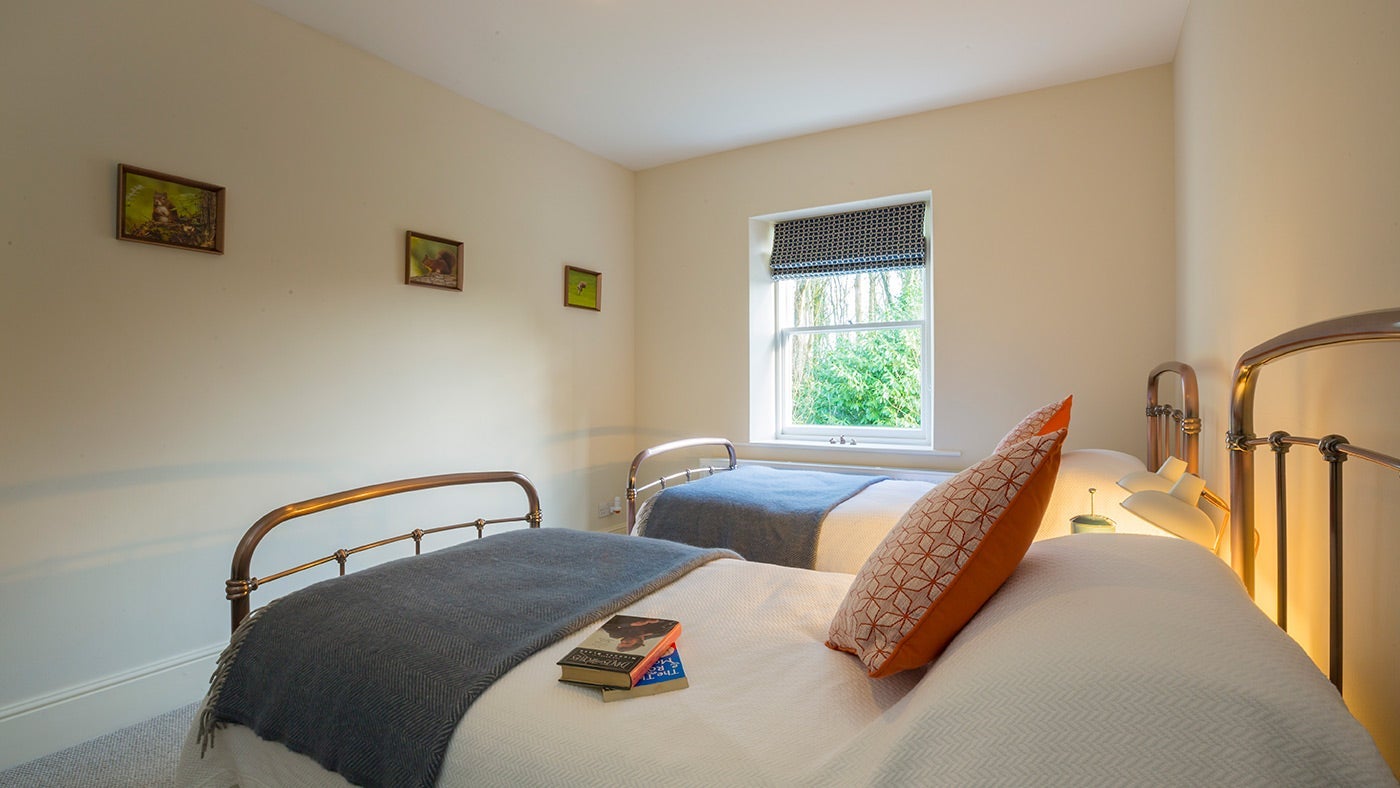 Porthdy Wiwer Goch, Wales twin bedroom 