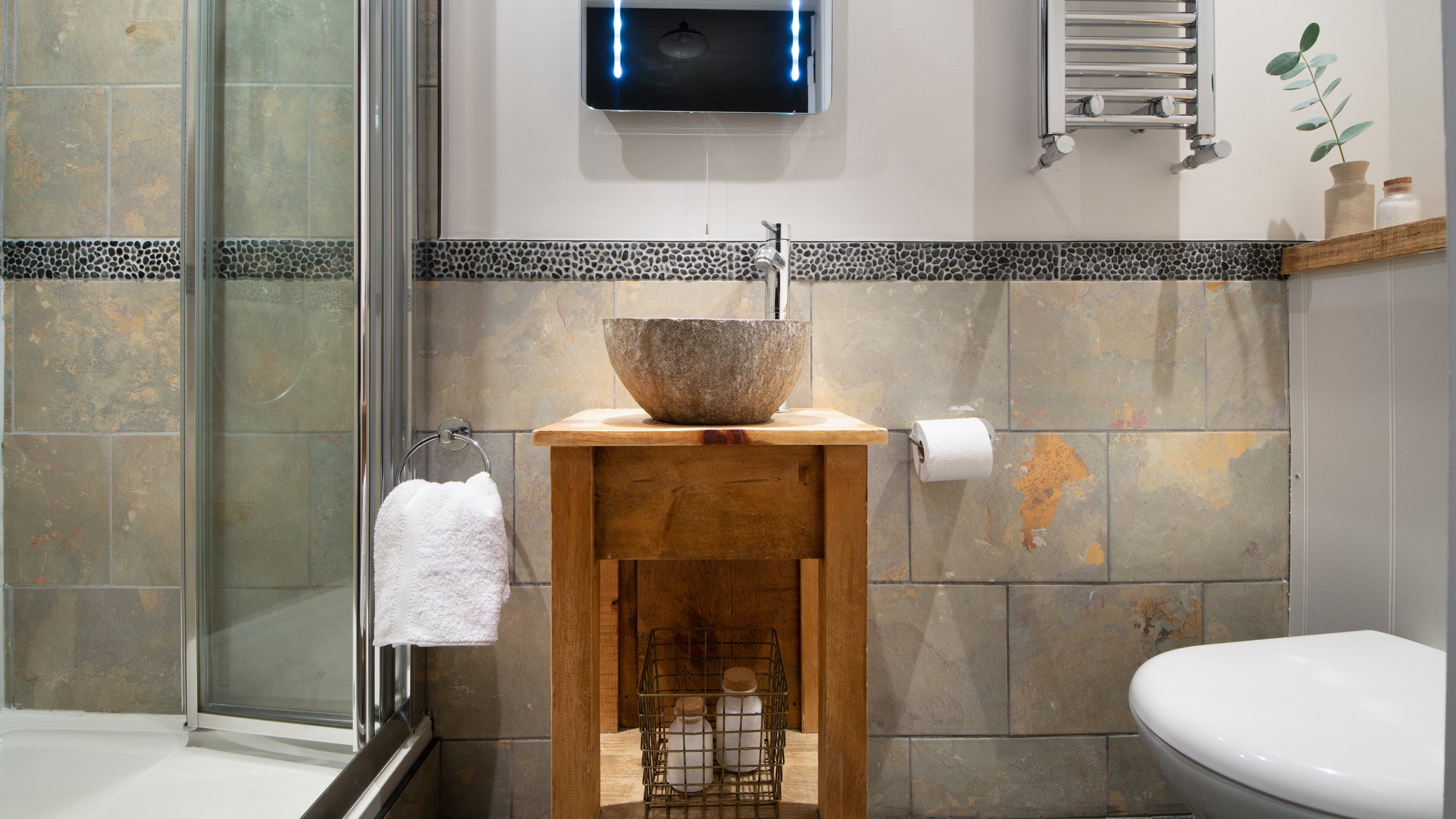 One of the en suite bathrooms at Stabl Bach, Gwynedd