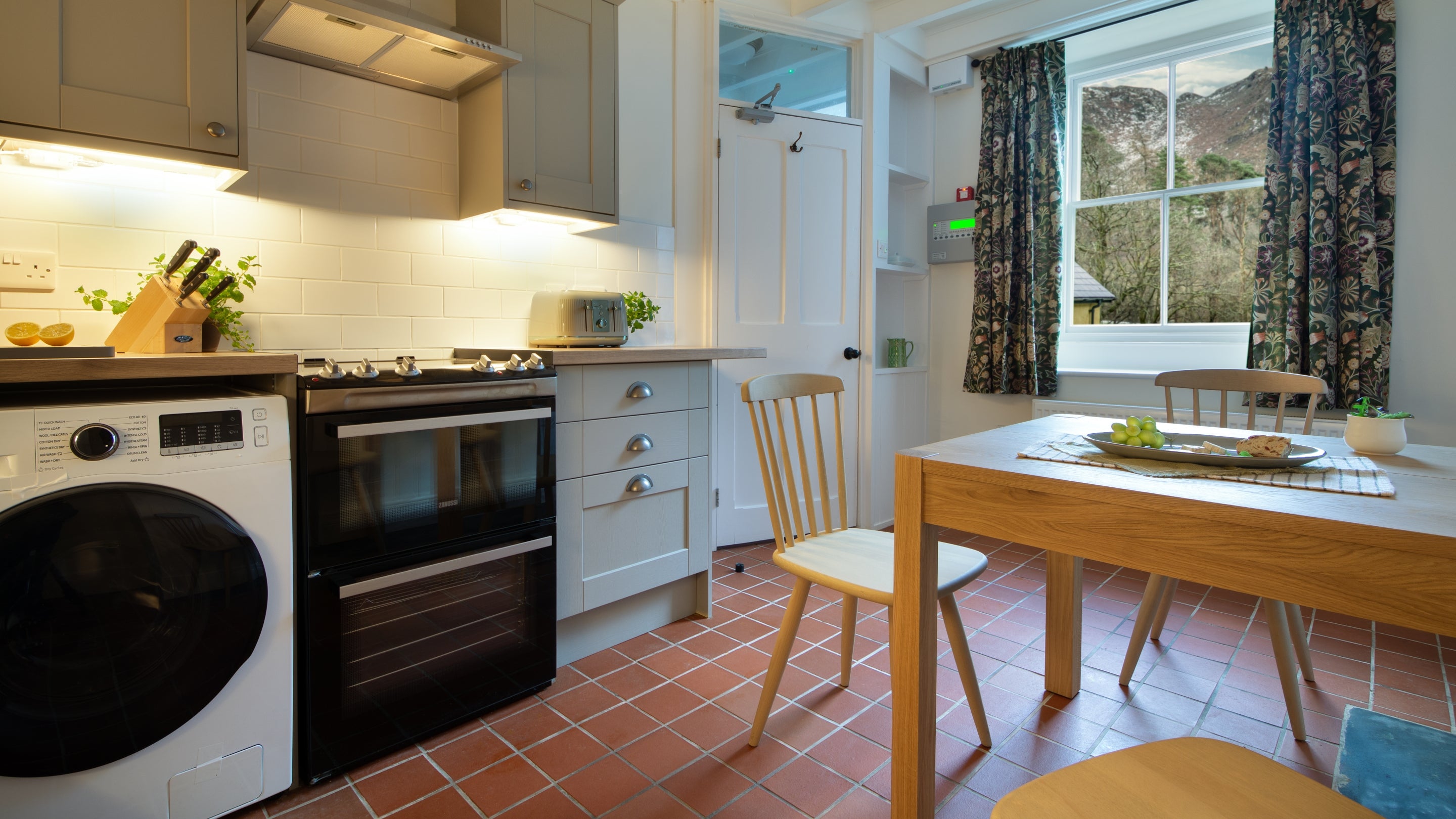 The kitchen and dining room at Yr Hen Swyddfa, Gwynedd