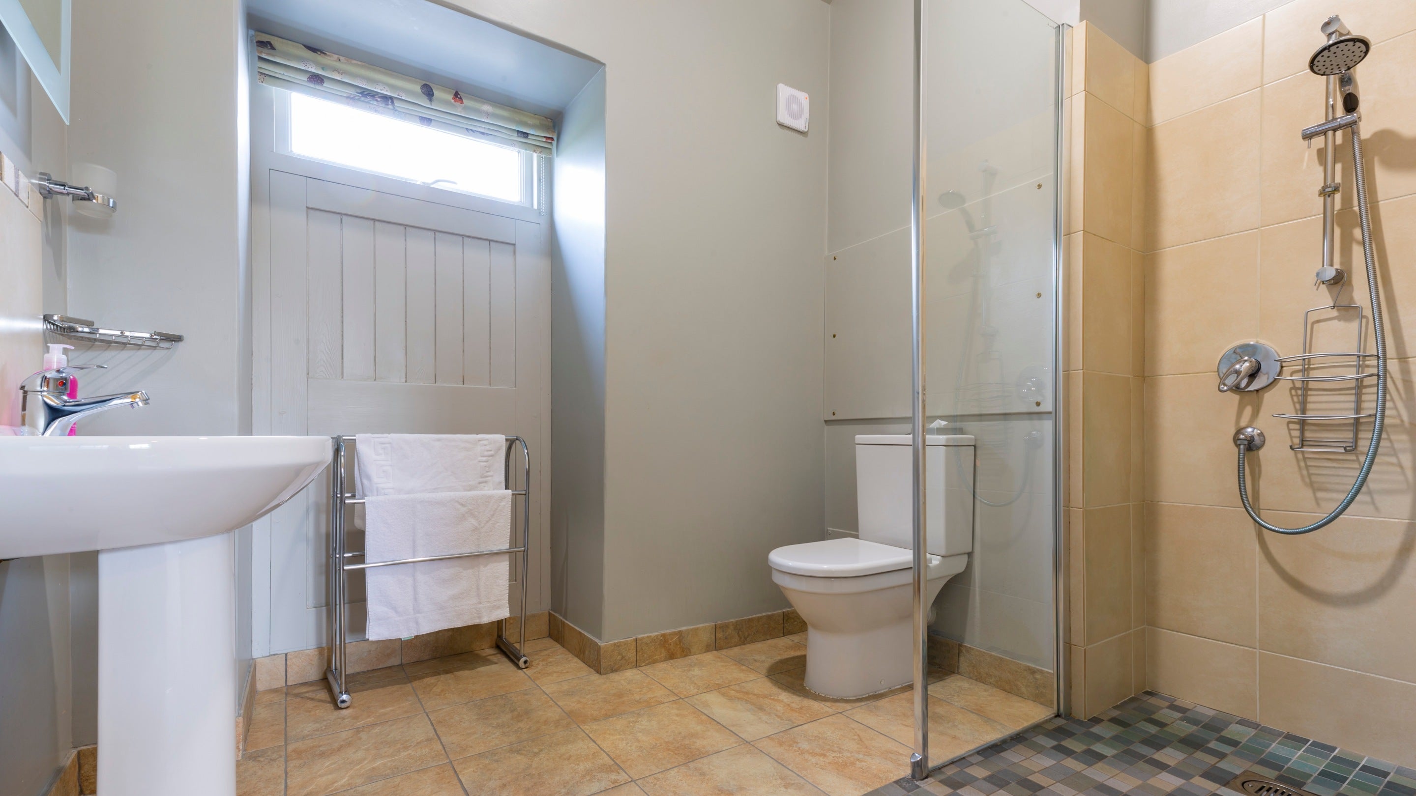 The ground-floor bedroom's en-suite shower room at Curlew, Yorkshire