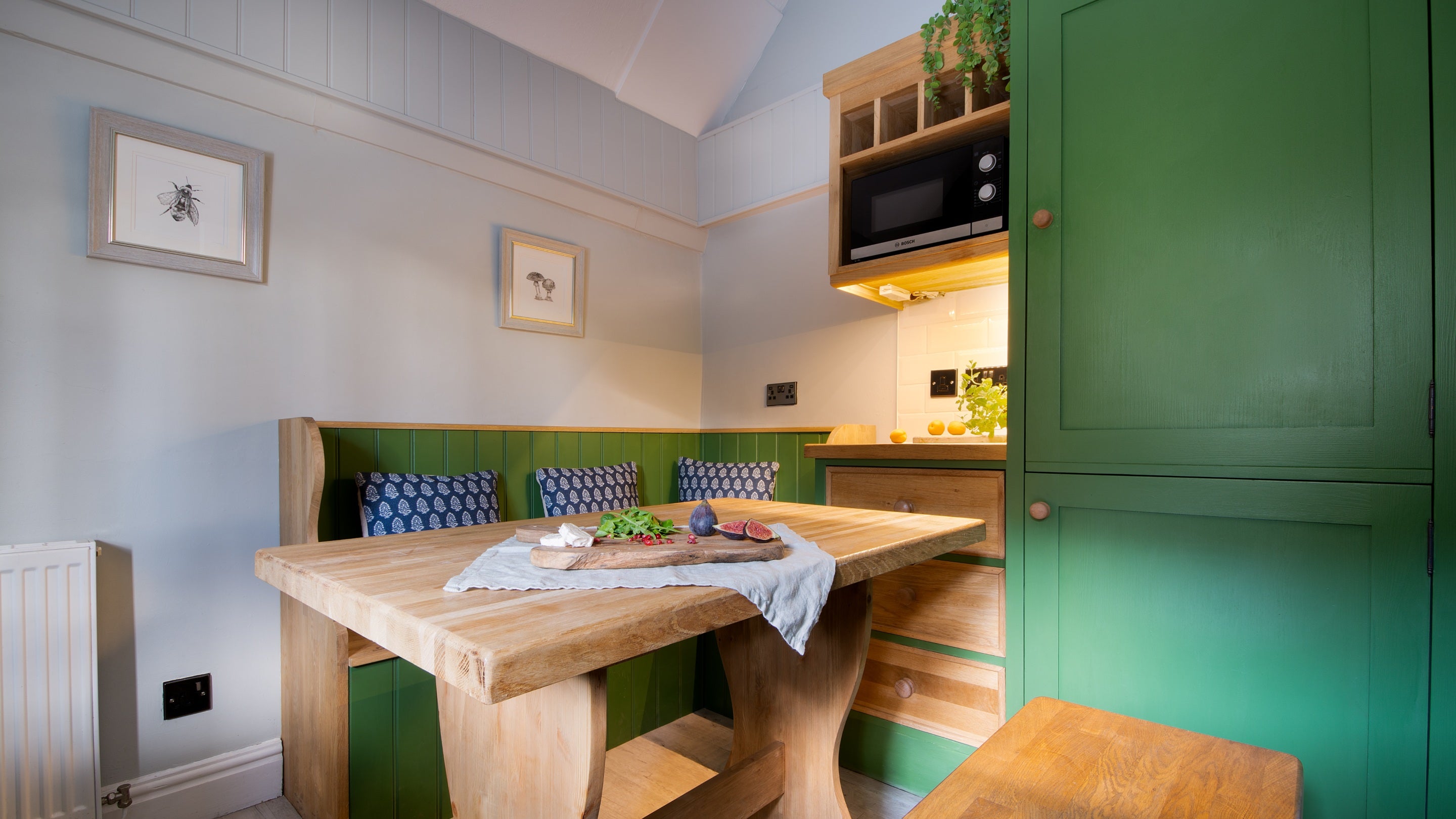 The dining area with bench seating at Hardcastle Lodge, Yorkshire