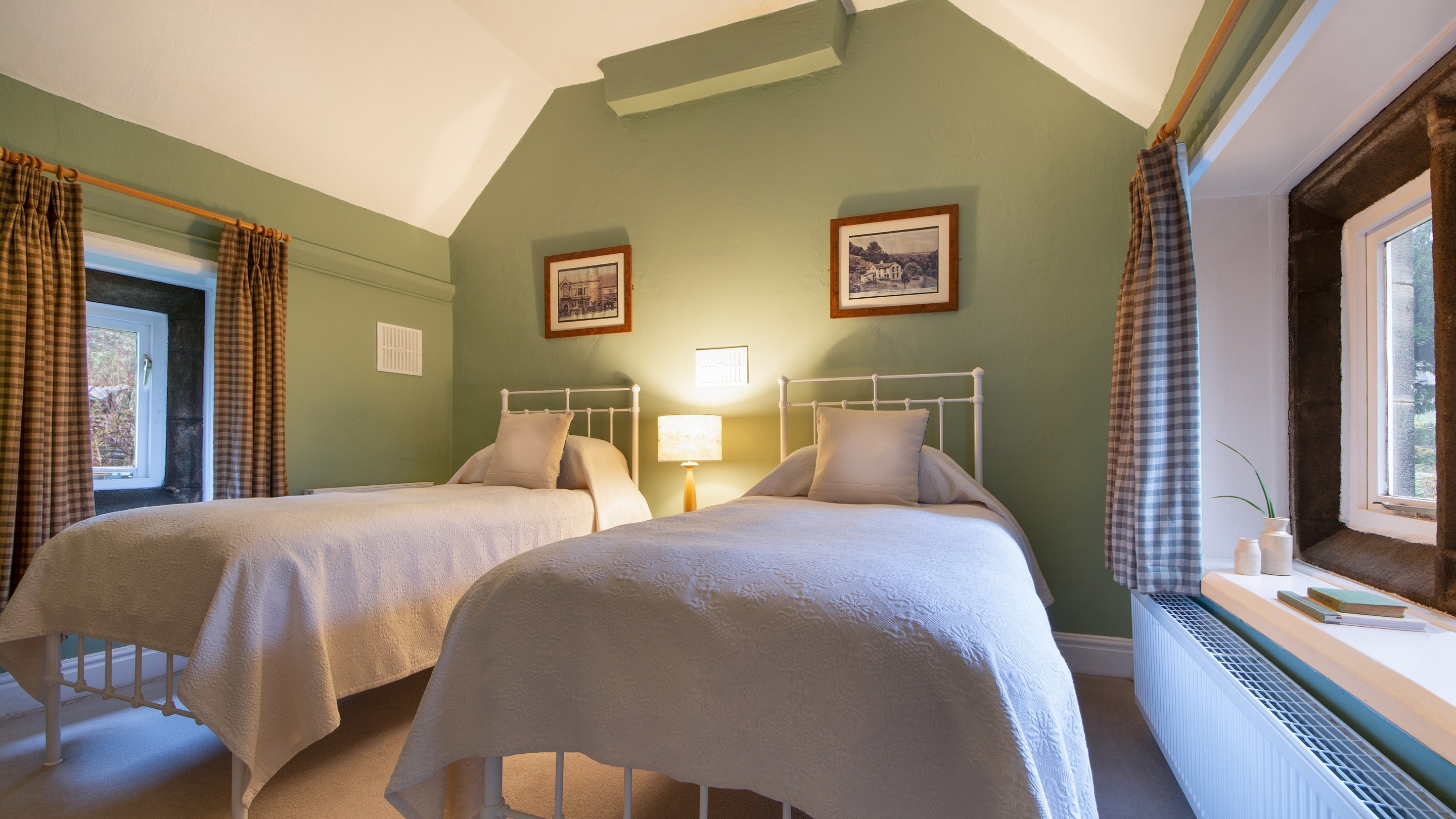 The twin bedroom at Hardcastle Lodge, Yorkshire