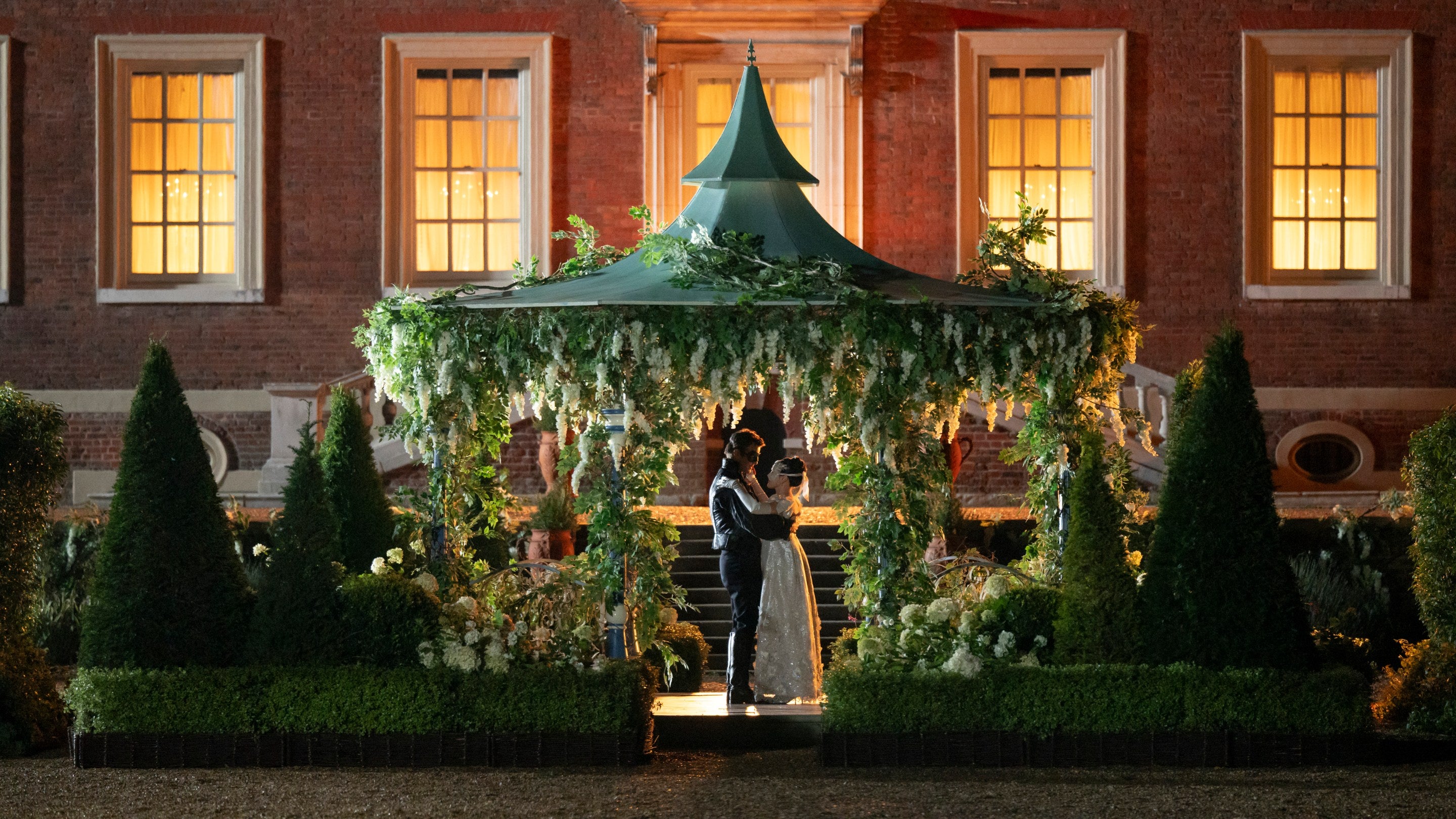 Luke Thompson as Benedict Bridgerton and Yerin Ha as Sophie Baek in Bridgerton Series Four