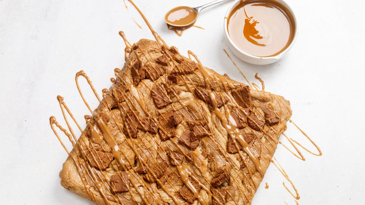 Caramelised biscuit blondie | Recipes | National Trust