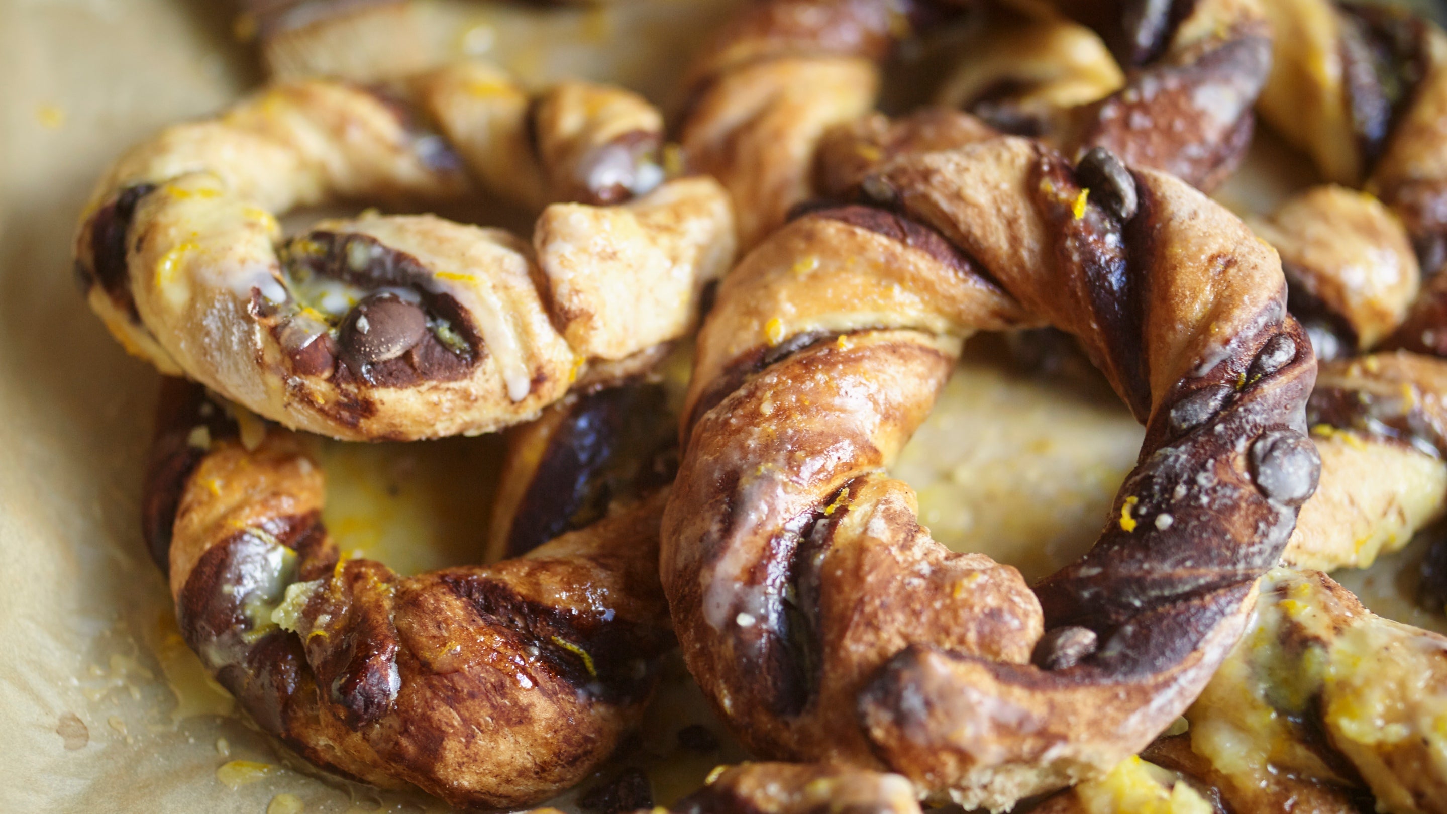 Several rings of twisted chocolate orange bread, with chocolate drops and icing