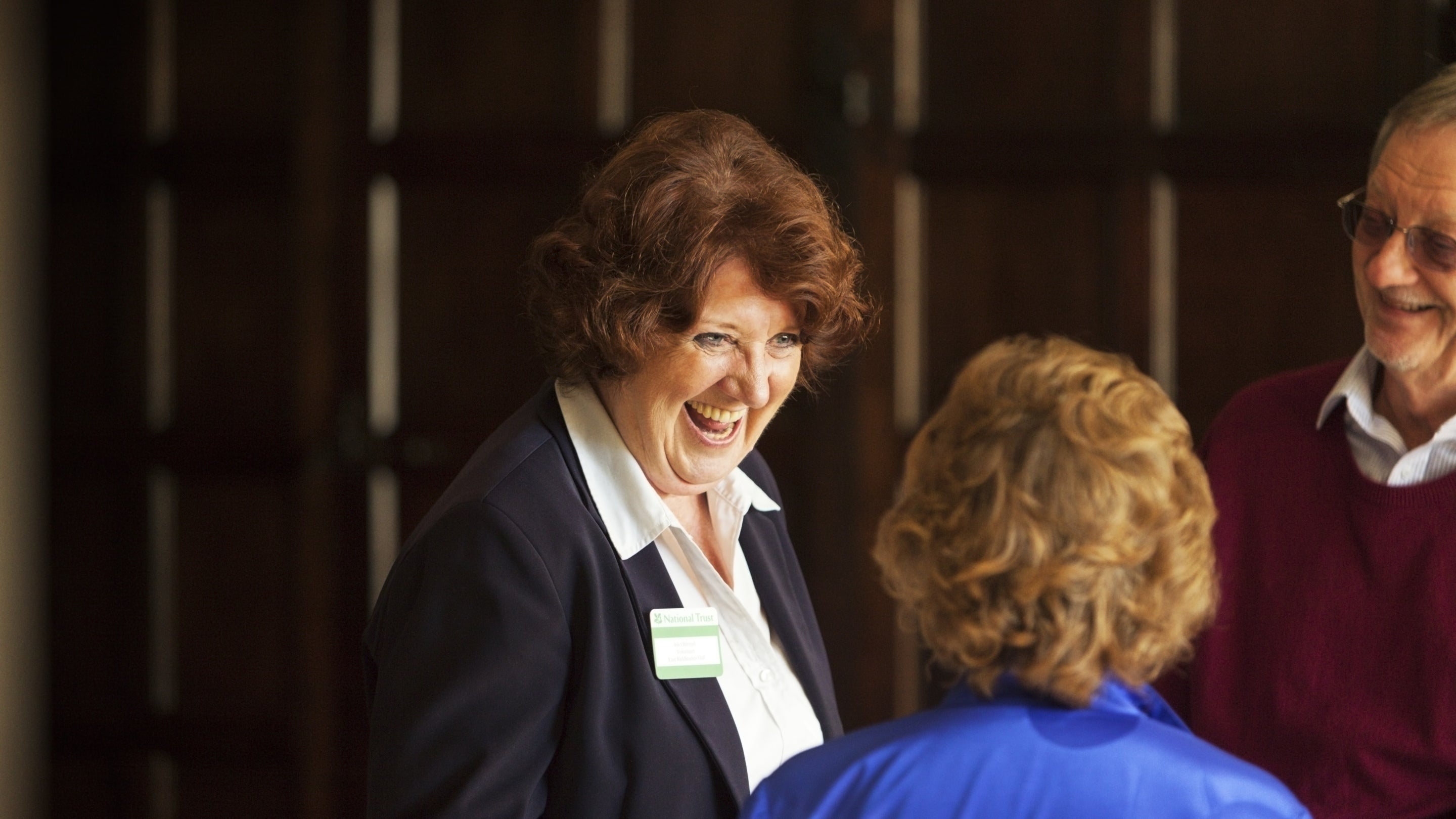 Two people talking to a room guide