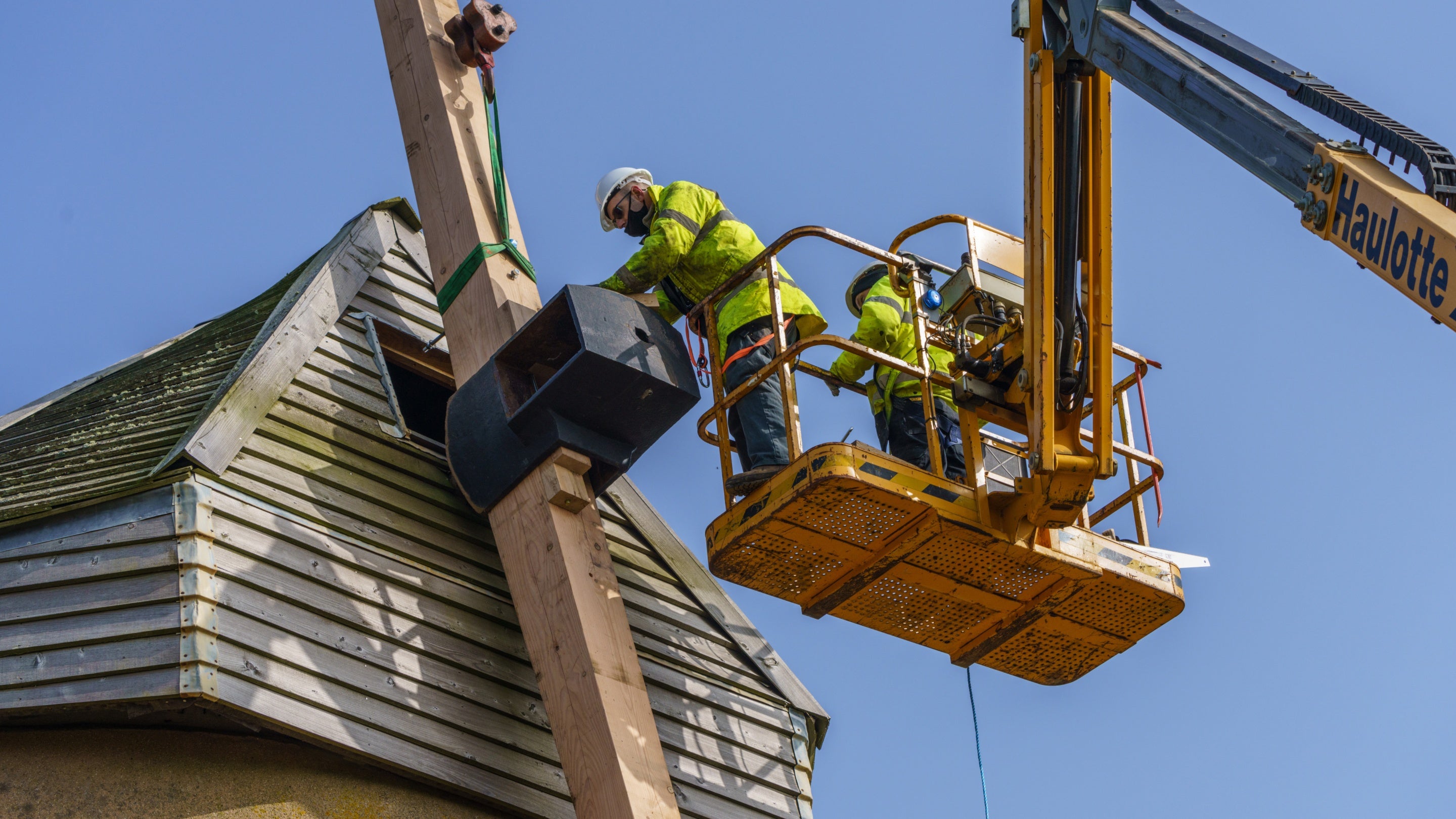 Installing the new sweeps on Bembridge Windmill, Isle of Wight