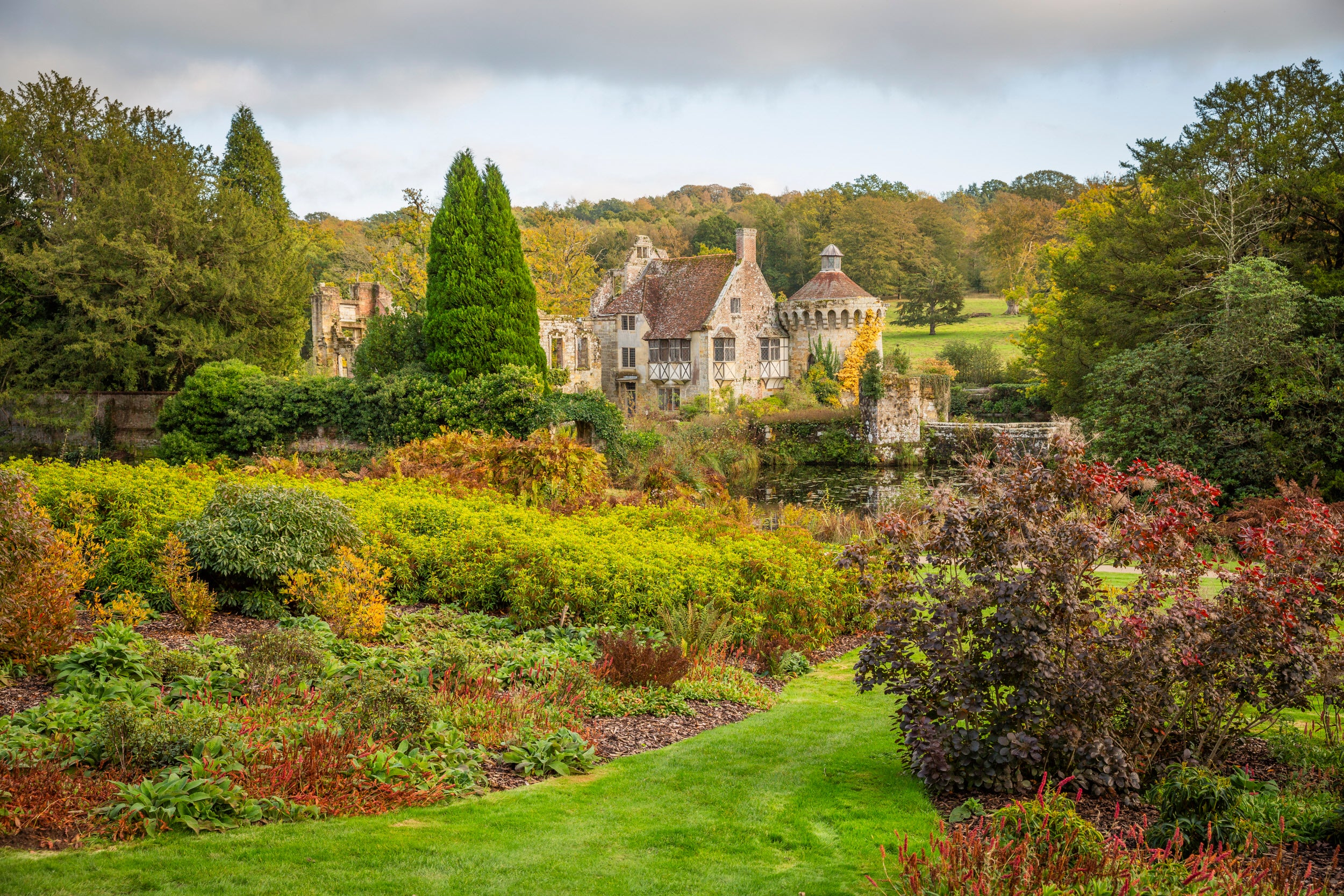 autumn, autumnal, Britain, British,England, English, GB, Great Britain, Great British, scotney castle, Kent, leaf, leaves, outdoor, outside, South East, South East Region, UK, United Kingdom, visiting, visitor