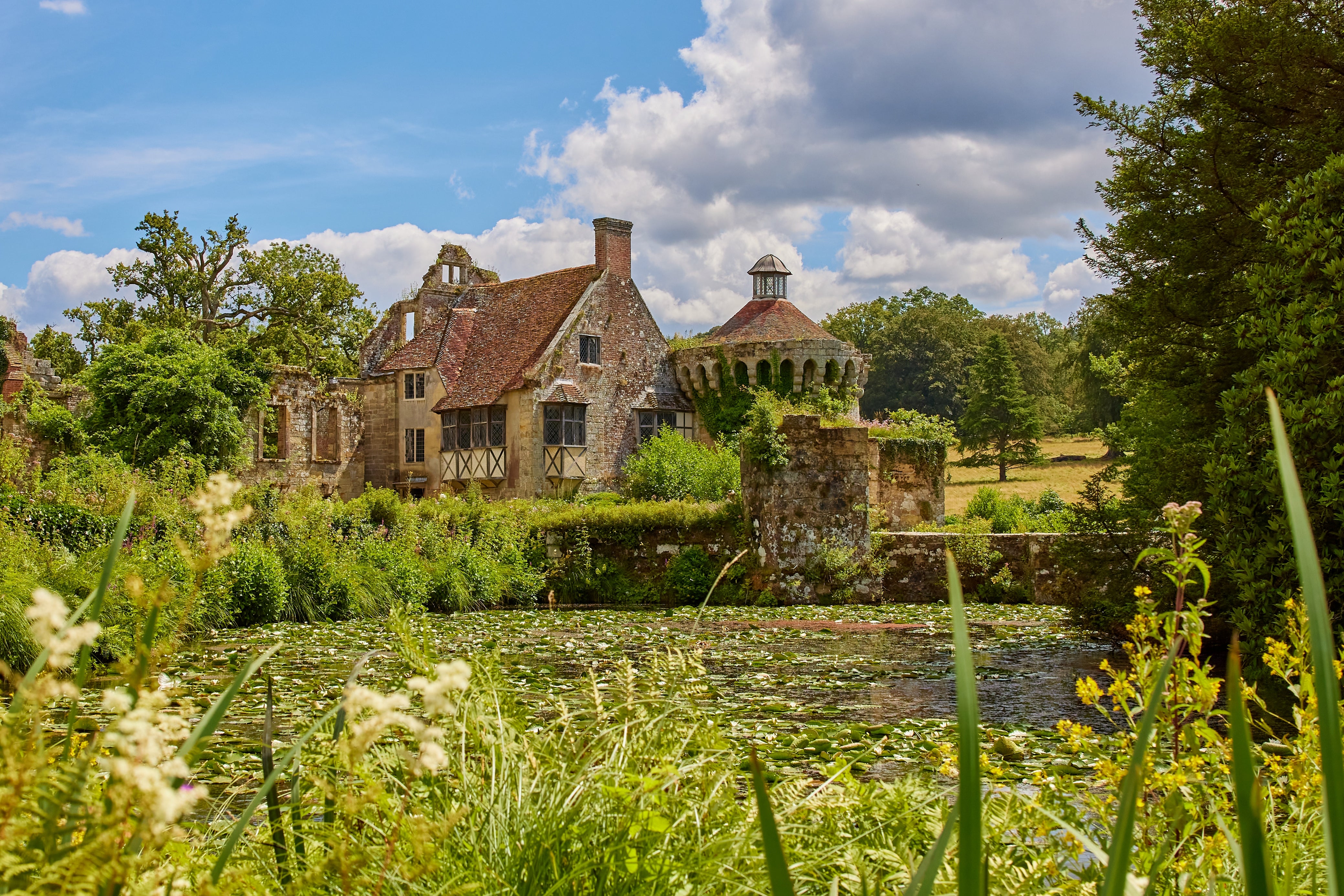 Scotney's old castle and moat in summer