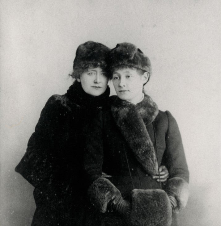 Ellen Terry photographed with daughter Edy Craig