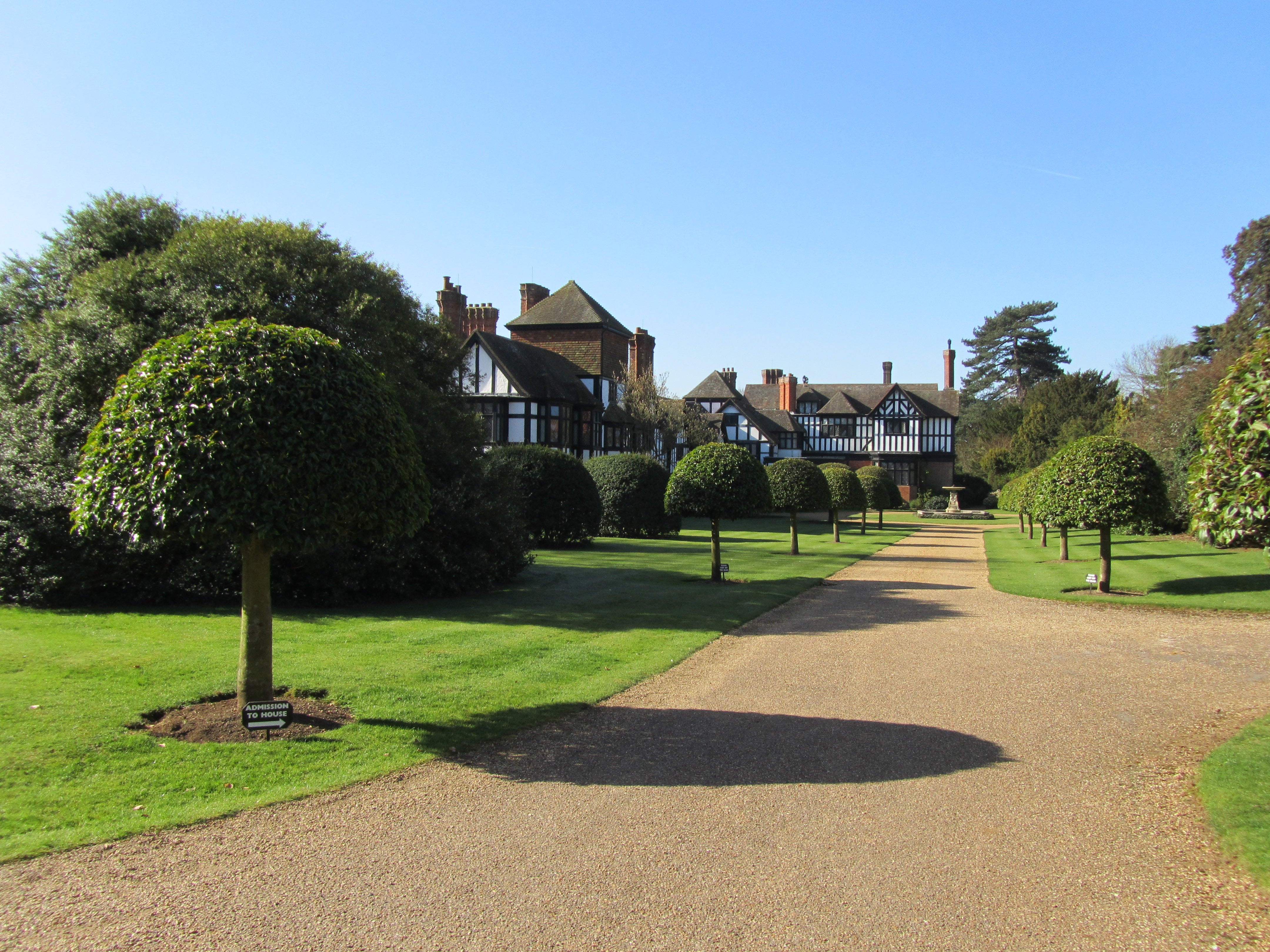 Ascott House Driveway