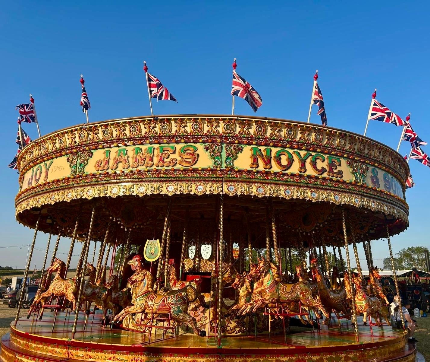 Noyce’s Christmas Carousel