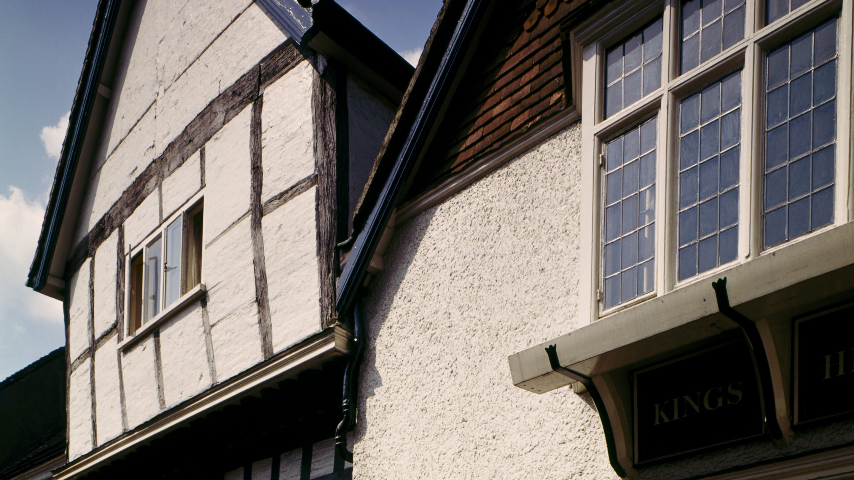 Side view of the half-timbered facade of the King's Head, Aylesbury, Buckinghamshire