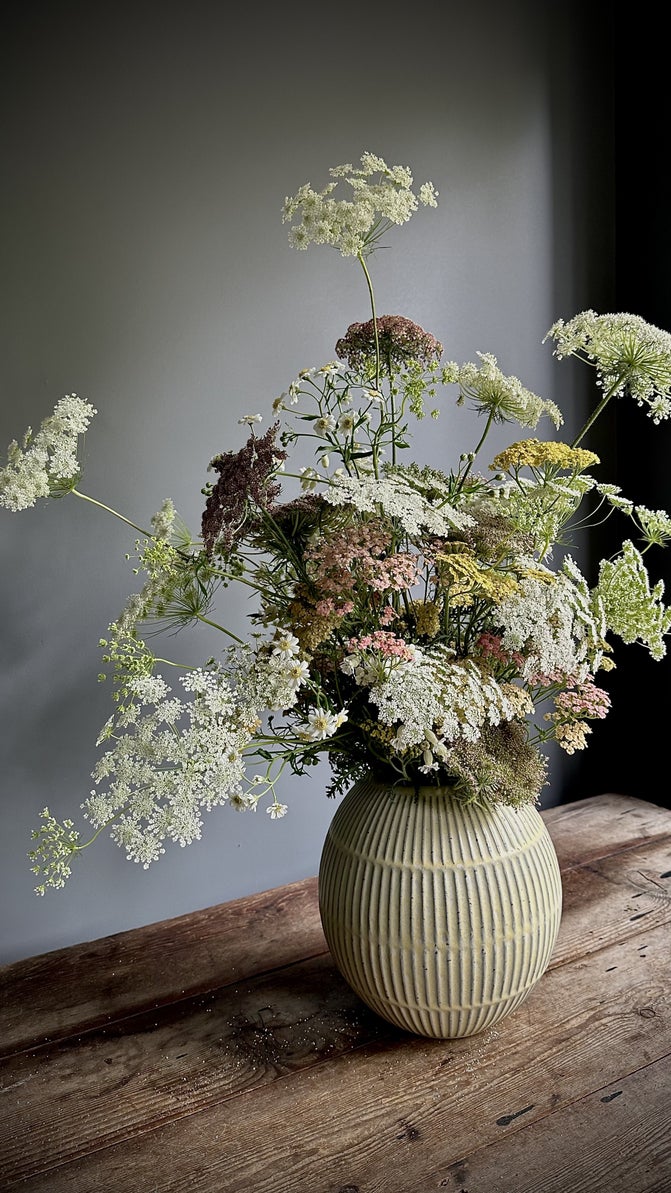 Flower arrangement in Vase in pale colours