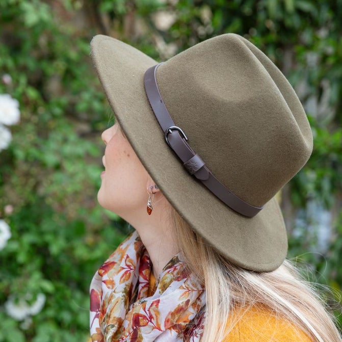 Autumn leaves print scarf and green hat