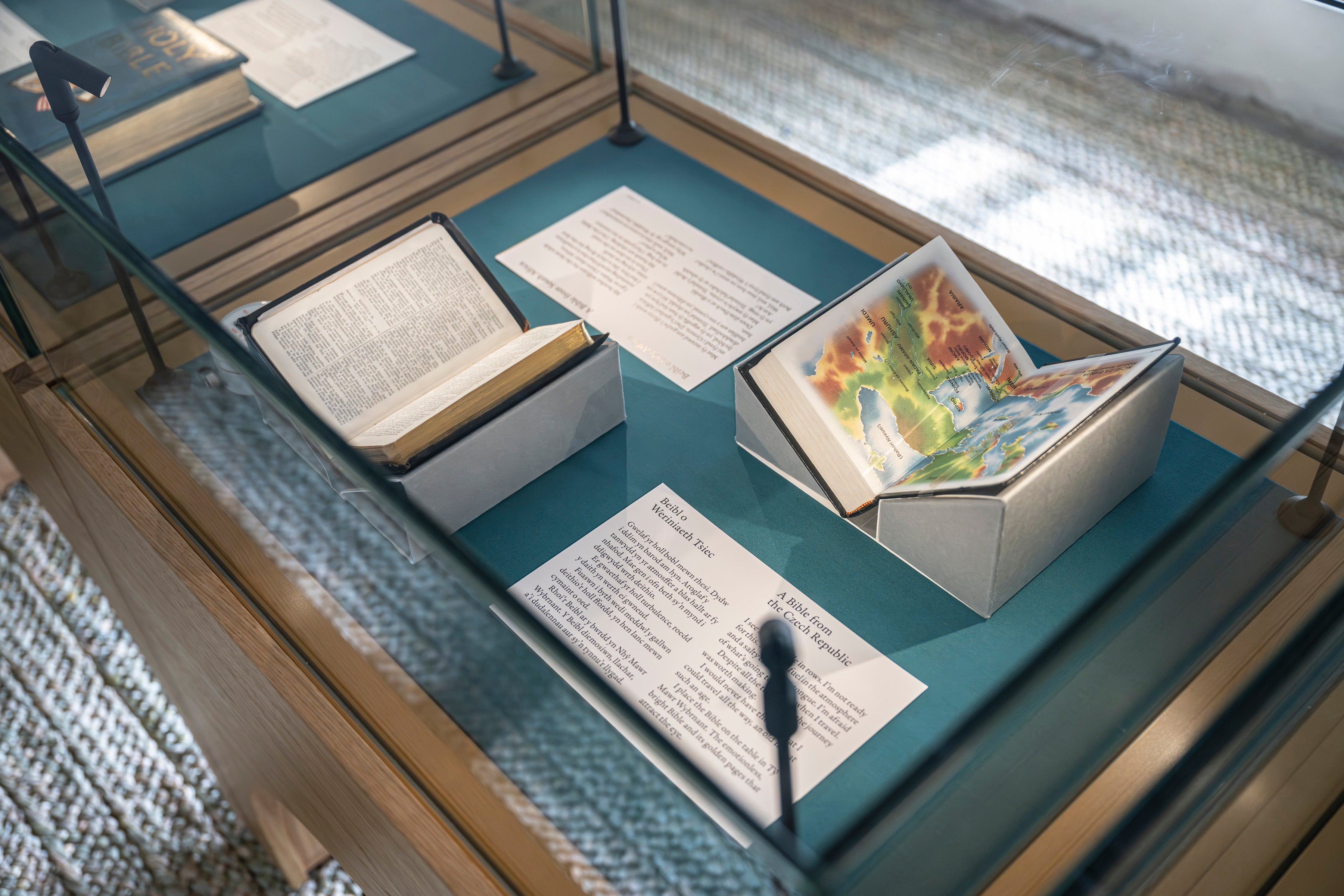 Gwaith dehongli creadigol yn Nhŷ Mawr Wybrnant a grëwyd gan ddisgyblion Blwyddyn 10 o Ysgol Dyffryn Conwy