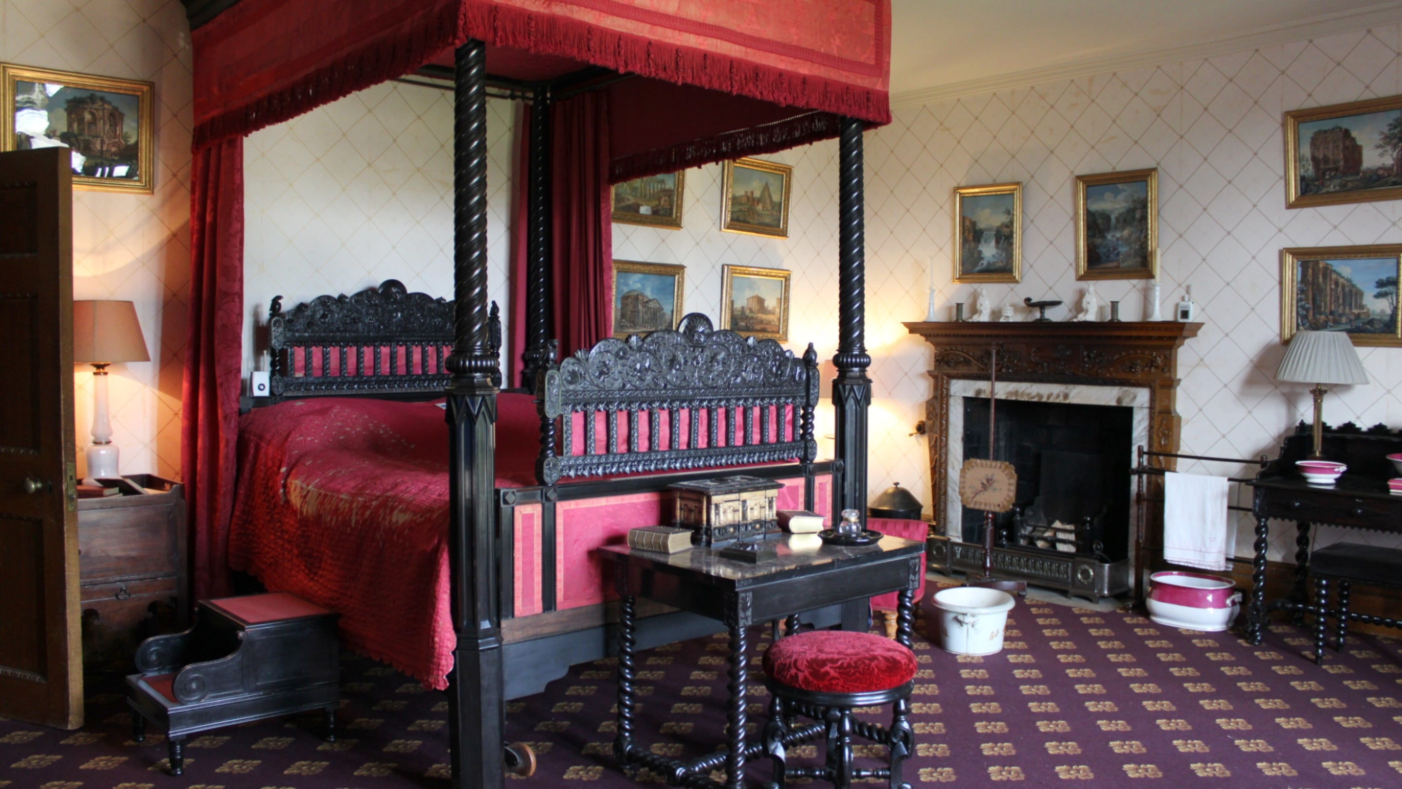 Ebony bedroom at Charlecote Park