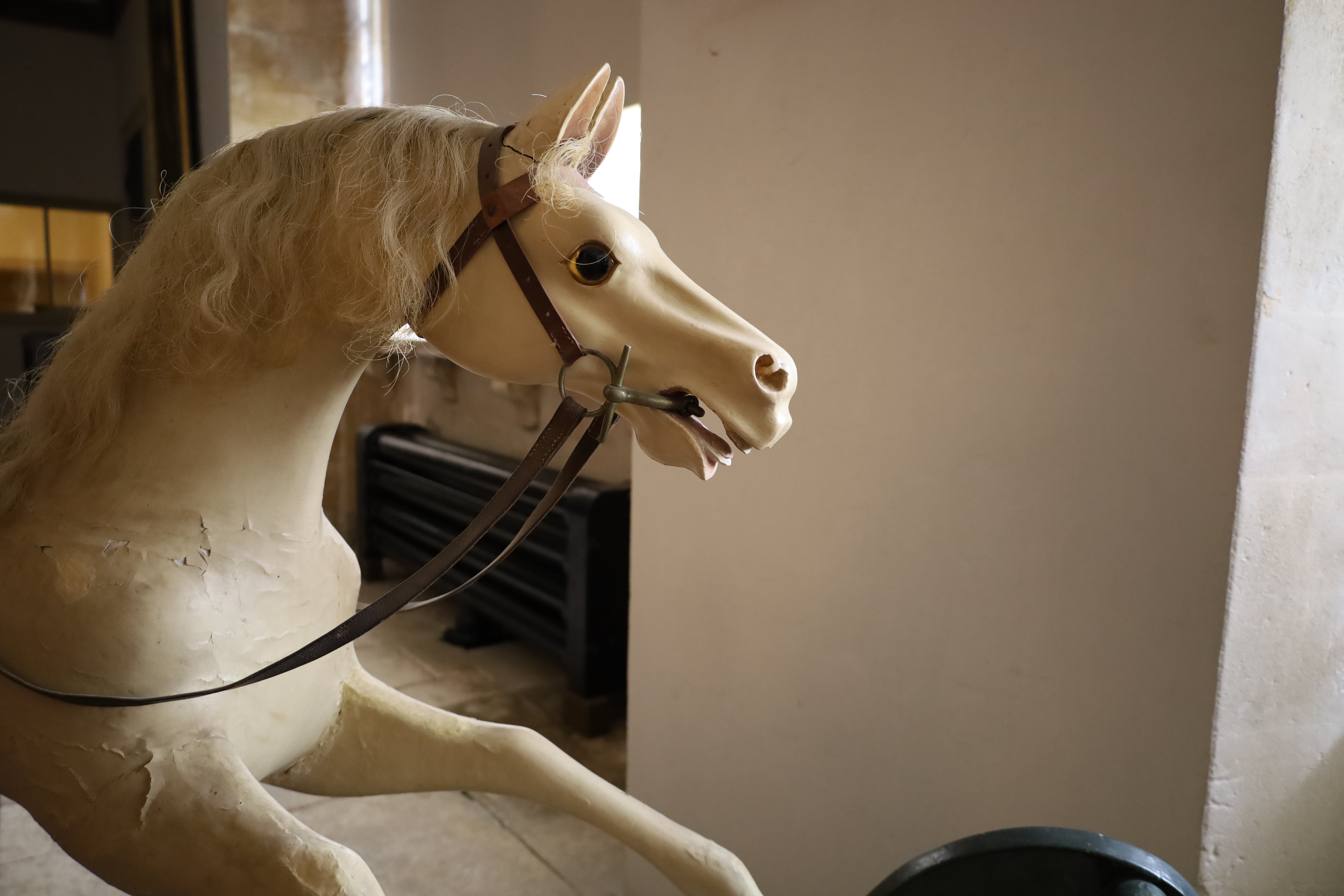 A close up on Firefoot's head, the rocking horse who belonged to the Talbot family in the 19th century.