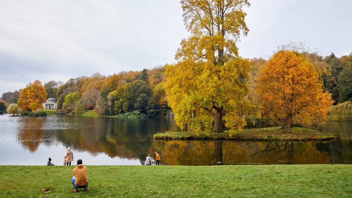 Stourhead Park Hill Camp walk Wiltshire National Trust