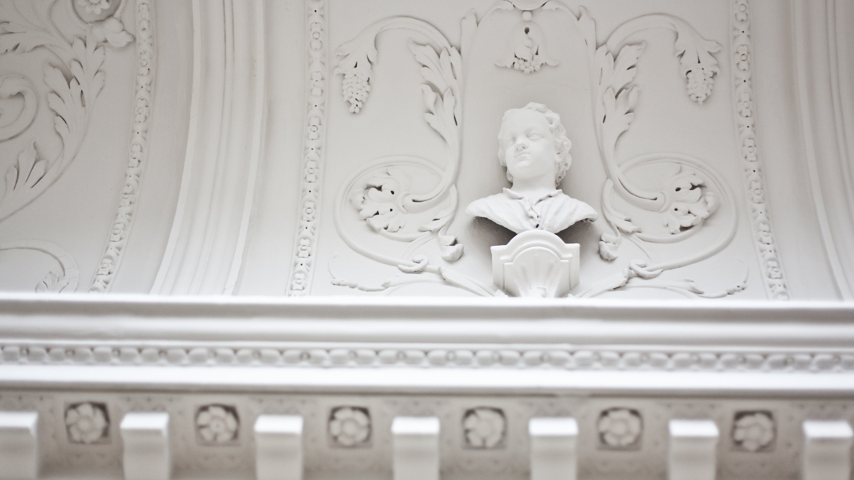 White decorative and carve coving and bust, Maister House, Yorkshire