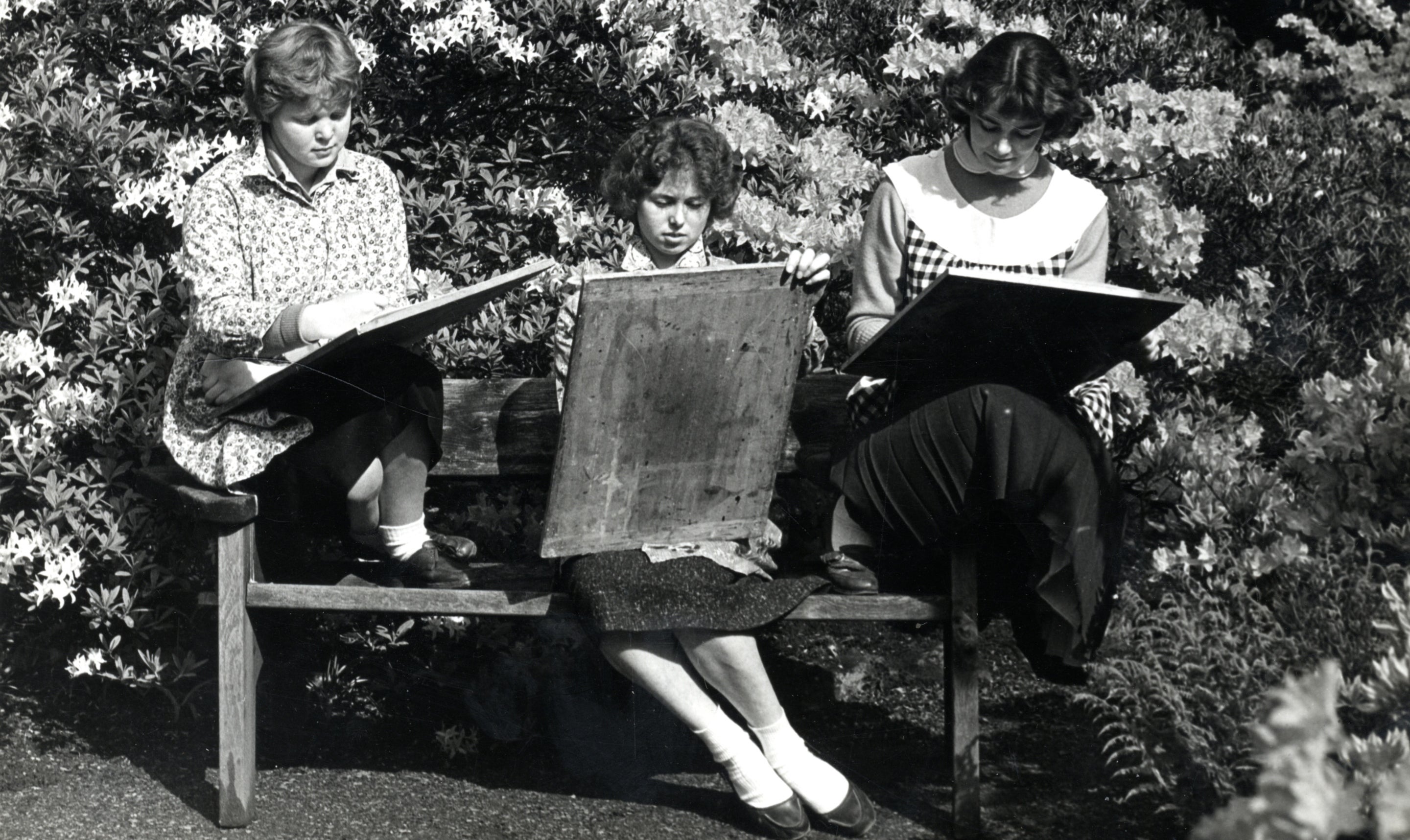 Students drawing in the gardens at Wentworth, 1958